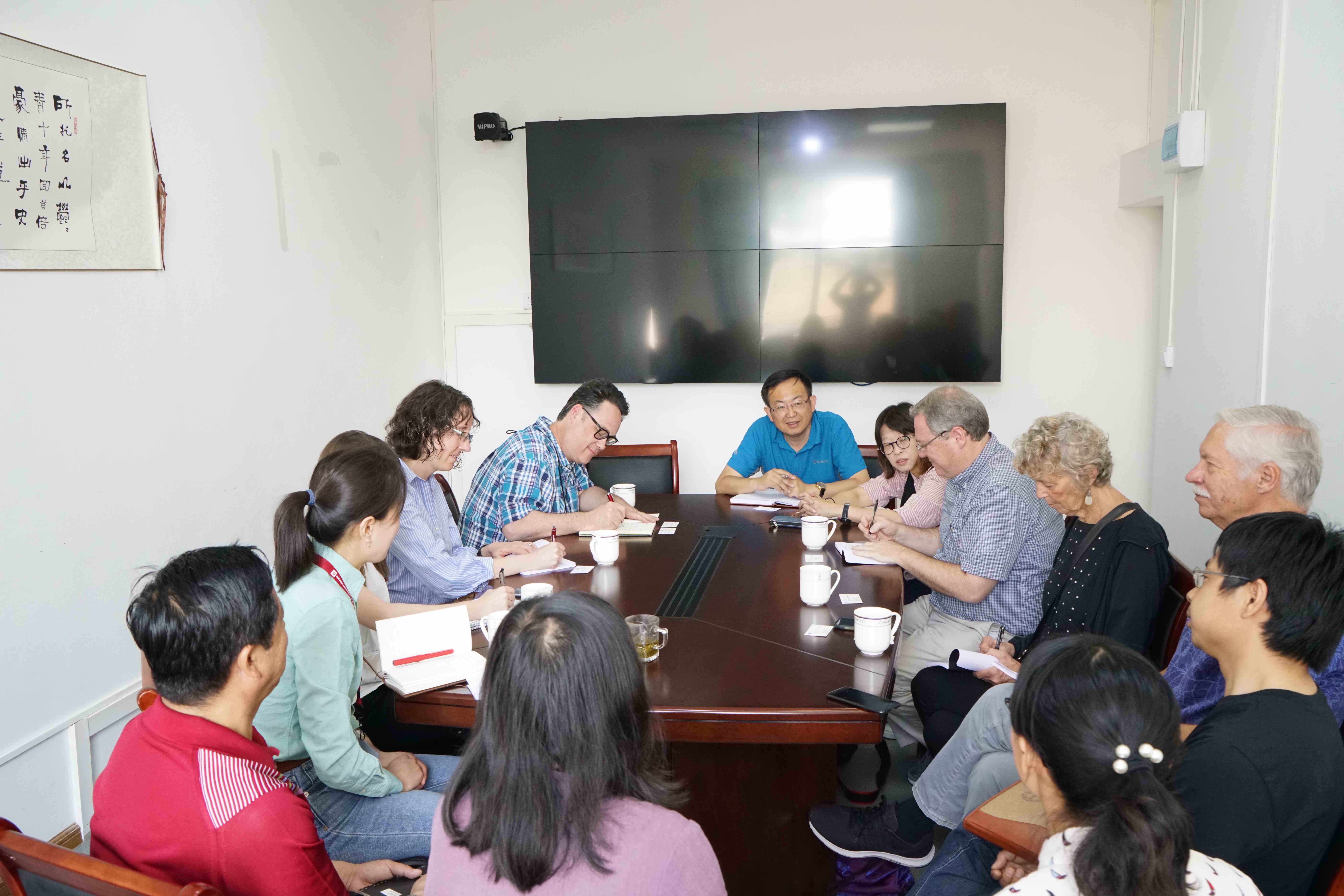 Institute of National Culture Research Discussion Photograph (Size Reduced)