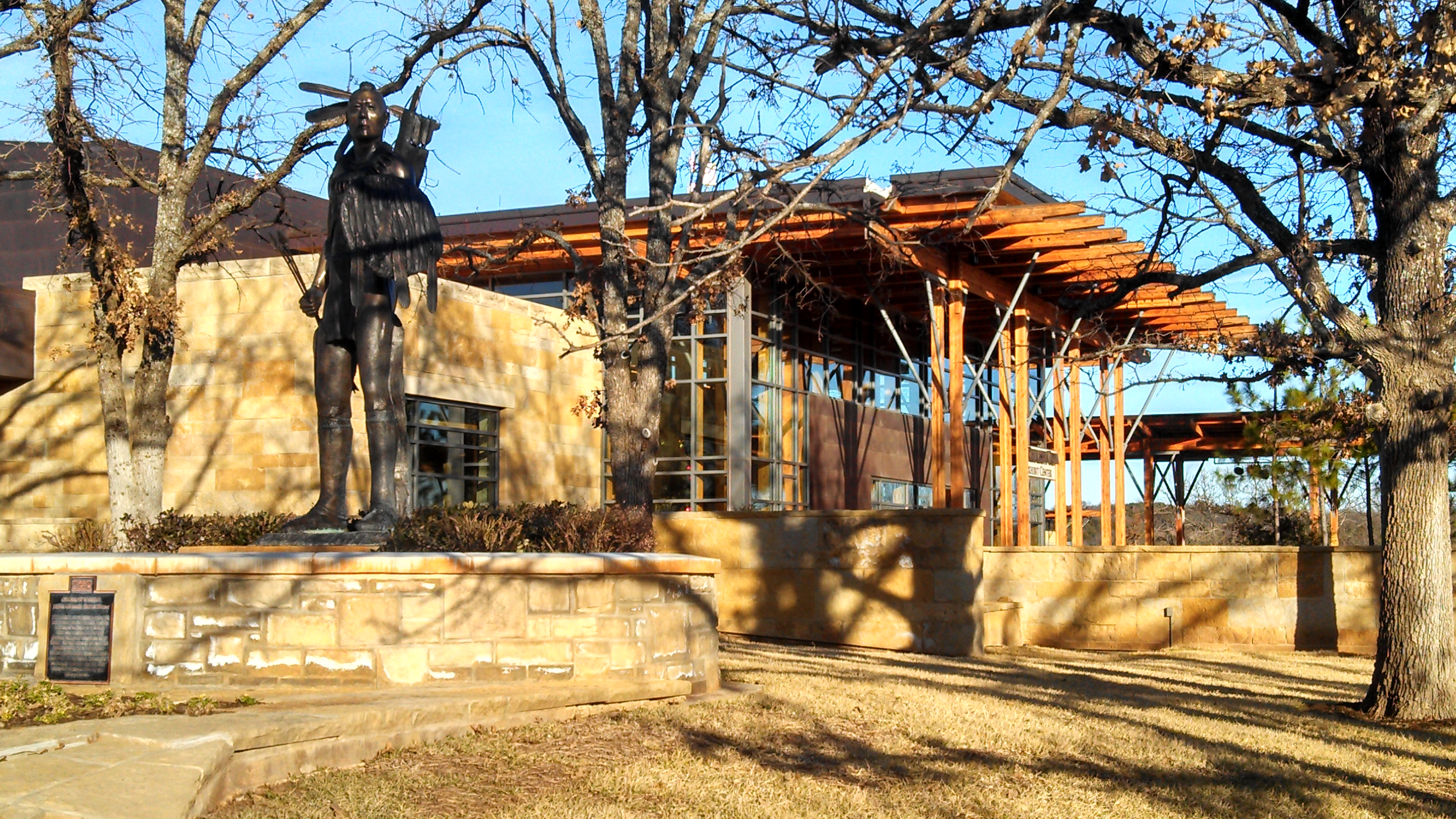 Chickasaw_cultural_center_3